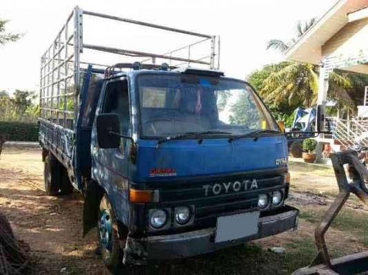 รถบรรทุก 6 ล้อ ยี่ห้อ TOYOTA 145 แรงม้า