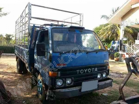 รถบรรทุก 6 ล้อ ยี่ห้อ TOYOTA 145 แรงม้า