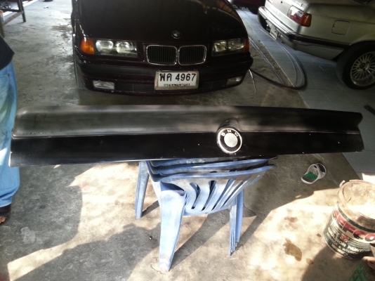 ขายหางหลัง BMW E30  แท้ พร้อมฝาท้าย