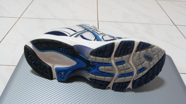 ขายรองเท้าวิ่ง Asics ของแท้ หิ้วมาจากแคนนาดา