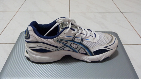 ขายรองเท้าวิ่ง Asics ของแท้ หิ้วมาจากแคนนาดา