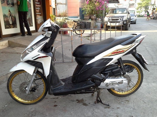 Click i ปี 53 สีขาว รถบ้าน เครื่องแน่น ไม่หลวม ไม่มีควันขาว