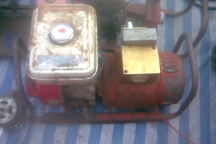 เครื่องปั่นไฟ 2 กิโวตต์เครื่องฮอนด้า 5.2 พร้อมใช้เครื่องดีครับสภาพสมบูรณืมากครับเดิมๆเครื่องฮอนด้า 5.2 สตาสครั้งเดียวติเสียงนิ่ม  ขนาดได 2 โลวัตตครับไฟแรงเดิมของฮอนด้าครับราคานี้คุ้มมากๆครับ