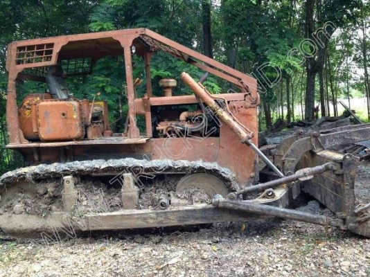 รถแทร็กเตอร์ ยี่ห้อ KOMATSU รุ่น D50A รถแทร็กเตอร์ ยี่ห้อ KOMATSU รุ่น D50A