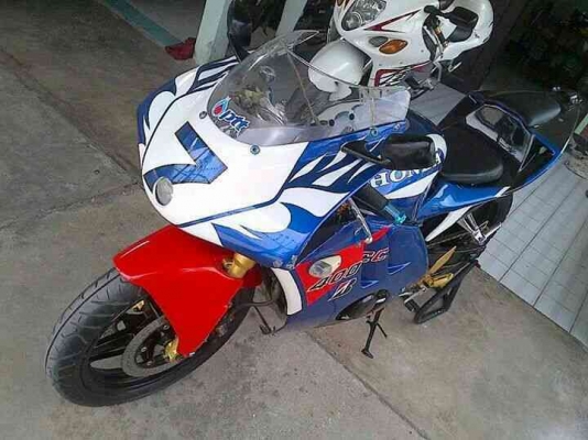 ธารนนทบุรี//ขายhonda cb1  ทะเบียนแท้ แต่งสวย ราคา65,000บาท