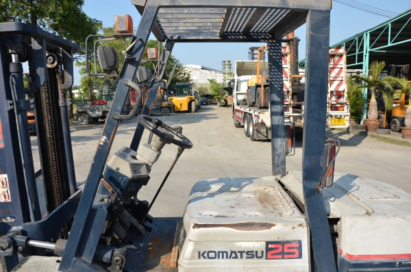 ขาย Komatsu FD25-11 เครื่องยนต์	ดีเซล 4D95 เกียร์ ธรรมดา ขนาด	2.5 ตัน เสาสูง	3 เมตร