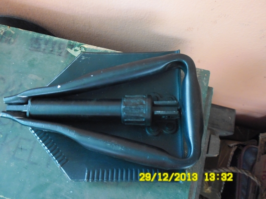 จอบสนาม