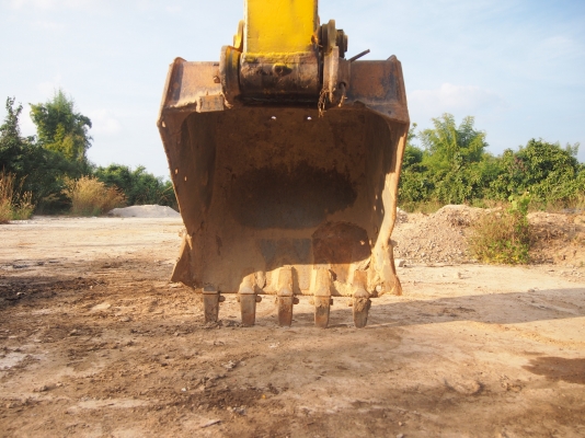 ขายด่วน  kobelco 200 sk07 รถสวยไม่มีรอยแตก ต่อรองได้ 080-1253450