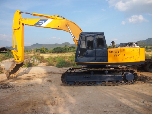 ขายด่วน  kobelco 200 sk07 รถสวยไม่มีรอยแตก ต่อรองได้ 080-1253450