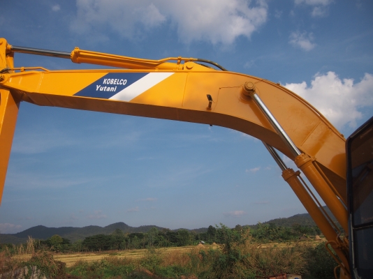 ขายด่วน  kobelco 200 sk07 รถสวยไม่มีรอยแตก ต่อรองได้ 080-1253450