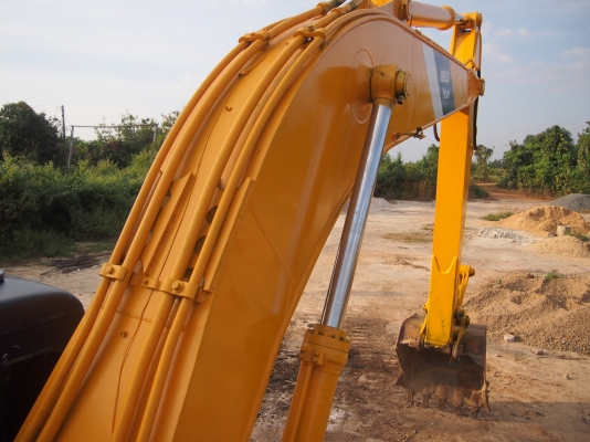 ขายด่วน  kobelco 200 sk07 รถสวยไม่มีรอยแตก ต่อรองได้ 080-1253450
