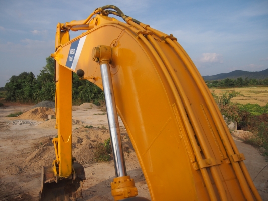 ขายด่วน  kobelco 200 sk07 รถสวยไม่มีรอยแตก ต่อรองได้ 080-1253450