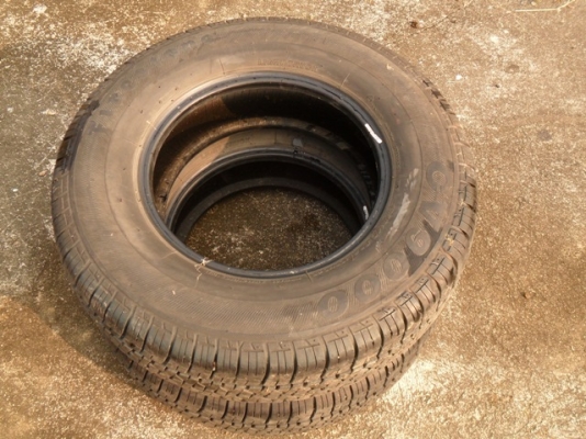 ขายยาง ใส่รถกระบะ Firestone ขนาด195 R14 ปี11 เส้นละ900บาท-ดอกหนามากๆ ใช้ได้อีกนาน (มี 2 เส้น)Tel. 092-9351644