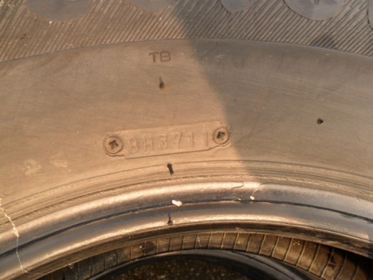 ขายยาง ใส่รถกระบะ Firestone ขนาด195 R14 ปี11 เส้นละ900บาท-ดอกหนามากๆ ใช้ได้อีกนาน (มี 2 เส้น)Tel. 092-9351644