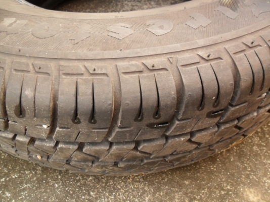 ขายยาง ใส่รถกระบะ Firestone ขนาด195 R14 ปี11 เส้นละ900บาท-ดอกหนามากๆ ใช้ได้อีกนาน (มี 2 เส้น)Tel. 092-9351644