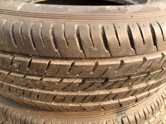 ขายยาง ใส่รถกระบะ Maxxis ขนาด195 R14 ปี10 เส้นละ750บาท-ดอกหนามากๆ ใช้ได้อีกนาน  (มี 2 เส้น)Tel. 092-9351644