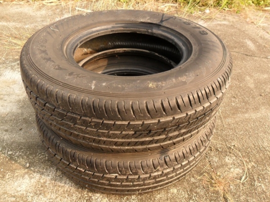 ขายยาง ใส่รถกระบะ Maxxis ขนาด195 R14 ปี10 เส้นละ750บาท-ดอกหนามากๆ ใช้ได้อีกนาน  (มี 2 เส้น)Tel. 092-9351644