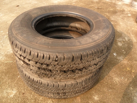 ขายยาง ใส่รถกระบะ  MICHELIN  XCD ขนาด195 R14 ปี08 เส้นละ700บาท-ดอกหนา ใช้ได้อีกนาน  (มี 2 เส้น)Tel. 092-9351644