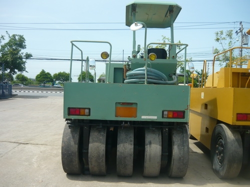 รถบด 9 ล้อยาง Sakai TS200 รถเก่านอก ตรวจเช็คระบบโดยช่างผู้ชำนาญการพร้อมรับประกันให้