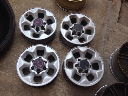 ขายเเม็กเดิม Isuzu 4x4 ขอบ15. 6รู139