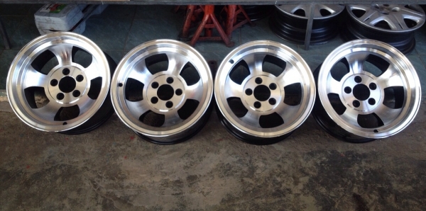 ขายล้อลายถั่ว Japan ขอบ 15x8 5/114.3 ออฟลึกๆ สวยมาก