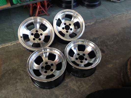 ขายล้อลายถั่ว Japan ขอบ 15x8 5/114.3 ออฟลึกๆ สวยมาก