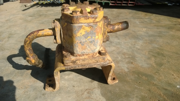 ปั้มมอเตอร์ไฮดรอลิค KOMATSU D20-s