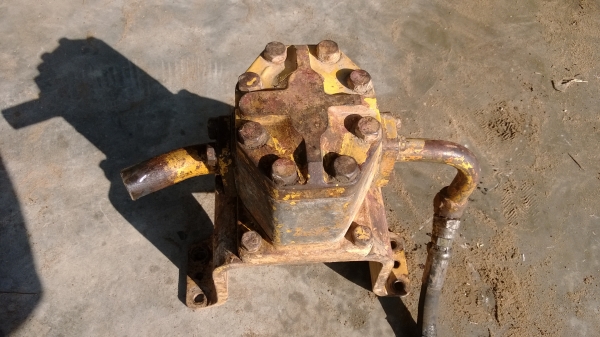 ปั้มมอเตอร์ไฮดรอลิค KOMATSU D20-s