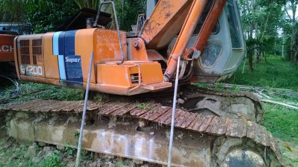 EX200-2 ไฟครบ มีเล่มทะเบียน มี2คัน ขายแยกหรือเหมา..รถสภาพดีใช้ได้...