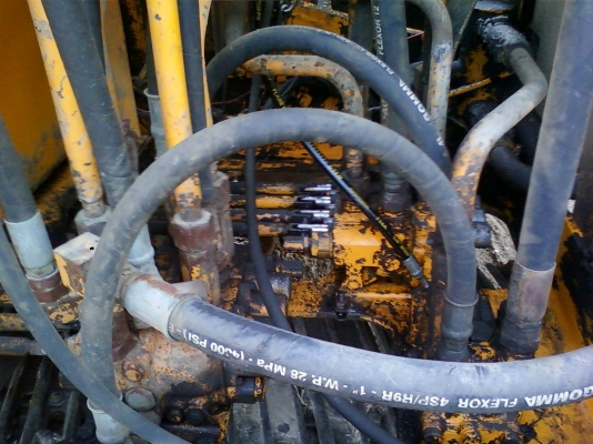 ขาย!!  KOMATSU PC 100-1