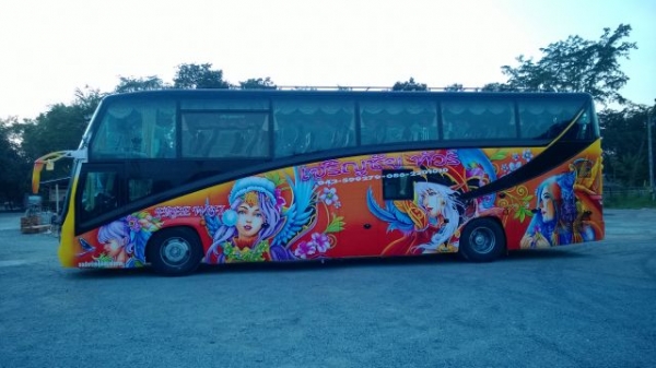 บริการให้เช่ารถบัส6ล้อแอร์ VIP 41 ที่นั่ง บริการนำเที่ยวทั่วไทย ให้บริการลูกค้าในเขตพื้นที่จ.ร้อยเอ็