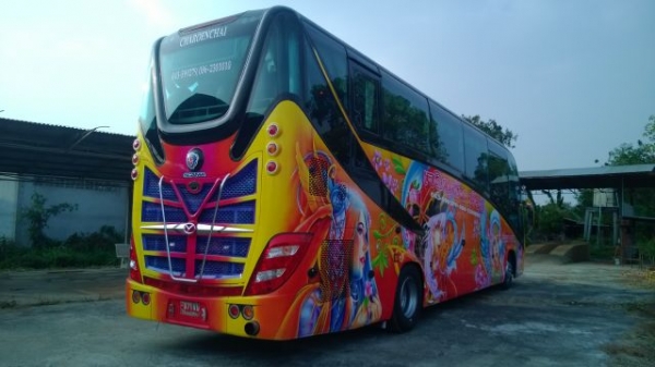 บริการให้เช่ารถบัส6ล้อแอร์ VIP 41 ที่นั่ง บริการนำเที่ยวทั่วไทย ให้บริการลูกค้าในเขตพื้นที่จ.ร้อยเอ็
