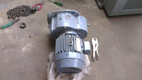 Sell> มอเตอร์เกียร์มือสอง Toshiba 2 แรง 3 เฟส 380V. 35RPM. 1:43 เงียบกริ็บ สภาพนางฟ้าครับ