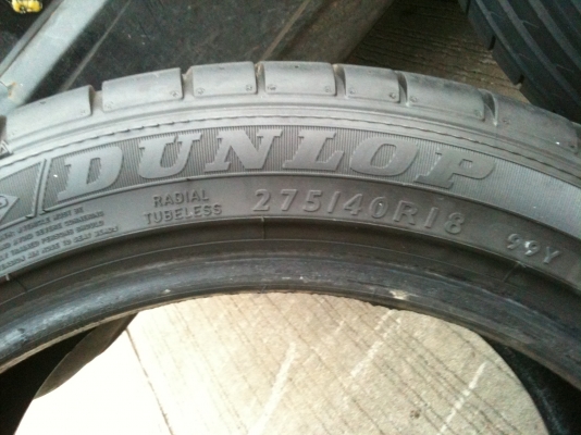 ขายยาง DUNLOP 275/40/18 ปี11 เป็นยางรันเเฟช เยอรมัน 1คู่ 6500