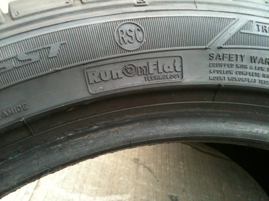 ขายยาง DUNLOP 275/40/18 ปี11 เป็นยางรันเเฟช เยอรมัน 1คู่ 6500 ขายยาง DUNLOP 275/40/18 ปี11 เป็นยางรันเเฟช เยอรมัน 1คู่ 6500