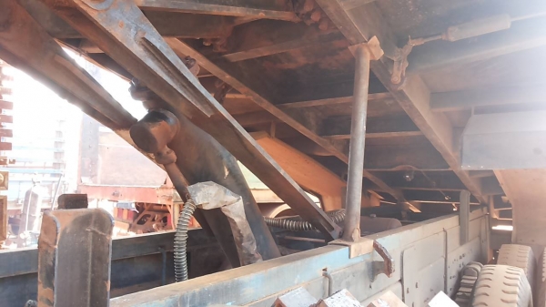 **1,050,000 บ.ต่อรอง**0ขาย10ล้อ2เพลาดั๊มHINO FM3H HO7D 195HP เครื่องเดิมเกียร์เดิม เครื่องแน่นดี เกียร์ดี ไม่หลุด ช่วงล่างเดิมคัสซีดี มีบวมบ้าง(ตามรูป)กระบะเกษตรพื้นเหล็กข้างเรียบสภาพดีพื้นดีข้างมีผุตามชายบ้าง หัวเก๋งดี สีมีลอก ภายในสวยคอนโซลเต็ม แอร์ พ.พ