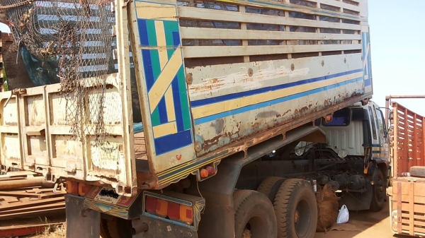 **1,050,000 บ.ต่อรอง**0ขาย10ล้อ2เพลาดั๊มHINO FM3H HO7D 195HP เครื่องเดิมเกียร์เดิม เครื่องแน่นดี เกียร์ดี ไม่หลุด ช่วงล่างเดิมคัสซีดี มีบวมบ้าง(ตามรูป)กระบะเกษตรพื้นเหล็กข้างเรียบสภาพดีพื้นดีข้างมีผุตามชายบ้าง หัวเก๋งดี สีมีลอก ภายในสวยคอนโซลเต็ม แอร์ พ.พ