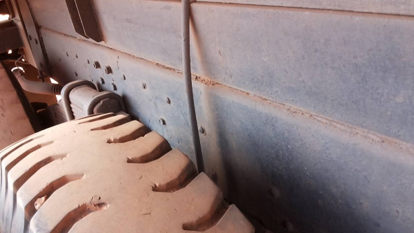 **1,050,000 บ.ต่อรอง**0ขาย10ล้อ2เพลาดั๊มHINO FM3H HO7D 195HP เครื่องเดิมเกียร์เดิม เครื่องแน่นดี เกียร์ดี ไม่หลุด ช่วงล่างเดิมคัสซีดี มีบวมบ้าง(ตามรูป)กระบะเกษตรพื้นเหล็กข้างเรียบสภาพดีพื้นดีข้างมีผุตามชายบ้าง หัวเก๋งดี สีมีลอก ภายในสวยคอนโซลเต็ม แอร์ พ.พ