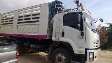 รถอีซูซุ 10 ล้อดั้ม 300 แรงม้า ปี 52  ( ราคา  2,150,000 บาท. )  ( รถวิ่ง 11x,xxx กม. )  สนใจติดต่อ 081 - 6079515