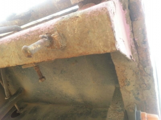 รถอีซูซุ 10 ล้อดั้ม 300 แรงม้า ปี 52  ( ราคา  2,150,000 บาท. )  ( รถวิ่ง 11x,xxx กม. )  สนใจติดต่อ 081 - 6079515