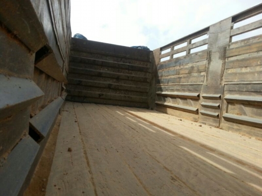 รถอีซูซุ 10 ล้อดั้ม 300 แรงม้า ปี 52  ( ราคา  2,150,000 บาท. )  ( รถวิ่ง 11x,xxx กม. )  สนใจติดต่อ 081 - 6079515