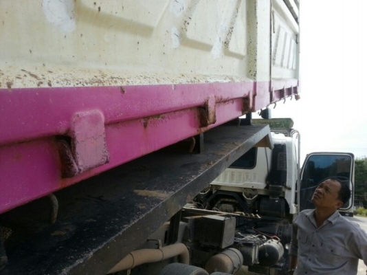 รถอีซูซุ 10 ล้อดั้ม 300 แรงม้า ปี 52  ( ราคา  2,150,000 บาท. )  ( รถวิ่ง 11x,xxx กม. )  สนใจติดต่อ 081 - 6079515