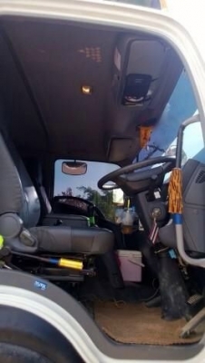 รถอีซูซุ 10 ล้อดั้ม 300 แรงม้า ปี 52  ( ราคา  2,150,000 บาท. )  ( รถวิ่ง 11x,xxx กม. )  สนใจติดต่อ 081 - 6079515