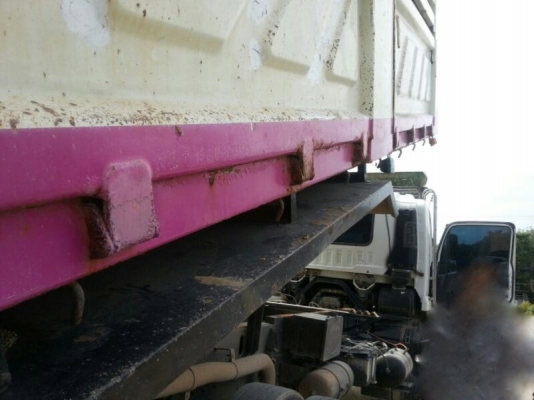 รถอีซูซุ 10 ล้อดั้ม 300 แรงม้า ปี 52  ( ราคา  2,150,000 บาท. )  ( รถวิ่ง 11x,xxx กม. )  สนใจติดต่อ 081 - 6079515