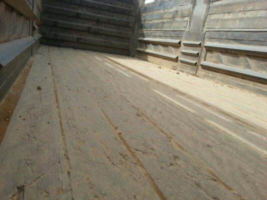 รถอีซูซุ 10 ล้อดั้ม 300 แรงม้า ปี 52  ( ราคา  2,150,000 บาท. )  ( รถวิ่ง 11x,xxx กม. )  สนใจติดต่อ 081 - 6079515