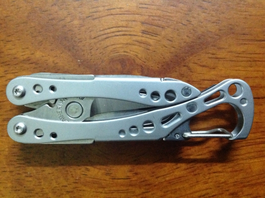 อุปกรณ์เดินป่าเอนกประสงค์ Leatherman