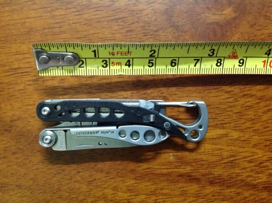 อุปกรณ์เดินป่าเอนกประสงค์ Leatherman