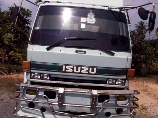 รถอีซูซุ 10 ล้อ ตู้เย็น 195 แรงม้า.  สนใจติดต่อ 081 - 6079515