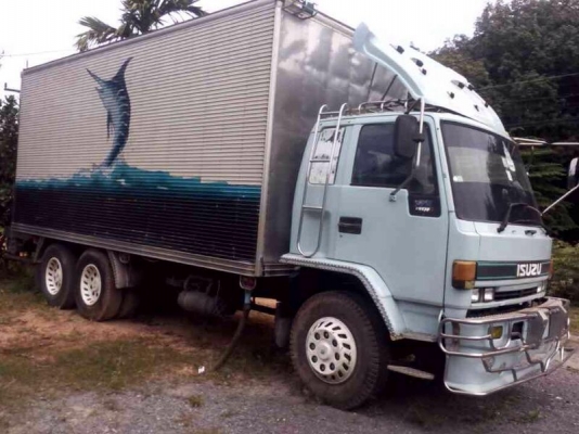 รถอีซูซุ 10 ล้อ ตู้เย็น 195 แรงม้า.  สนใจติดต่อ 081 - 6079515