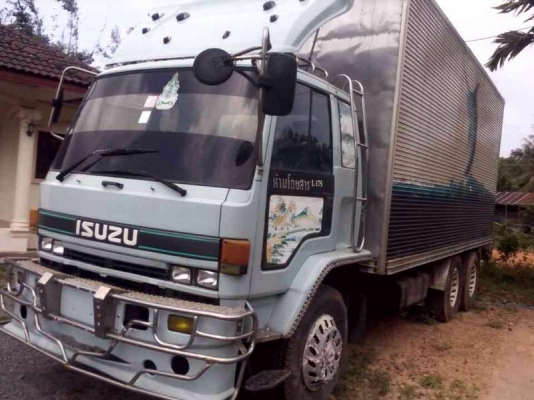 รถอีซูซุ 10 ล้อ ตู้เย็น 195 แรงม้า.  สนใจติดต่อ 081 - 6079515